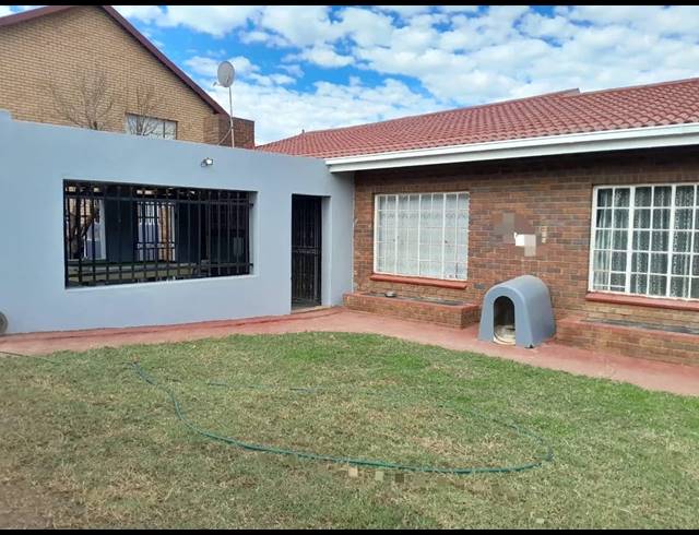 4 BEDROOM HOUSE FOR SALE IN LAUDIUM